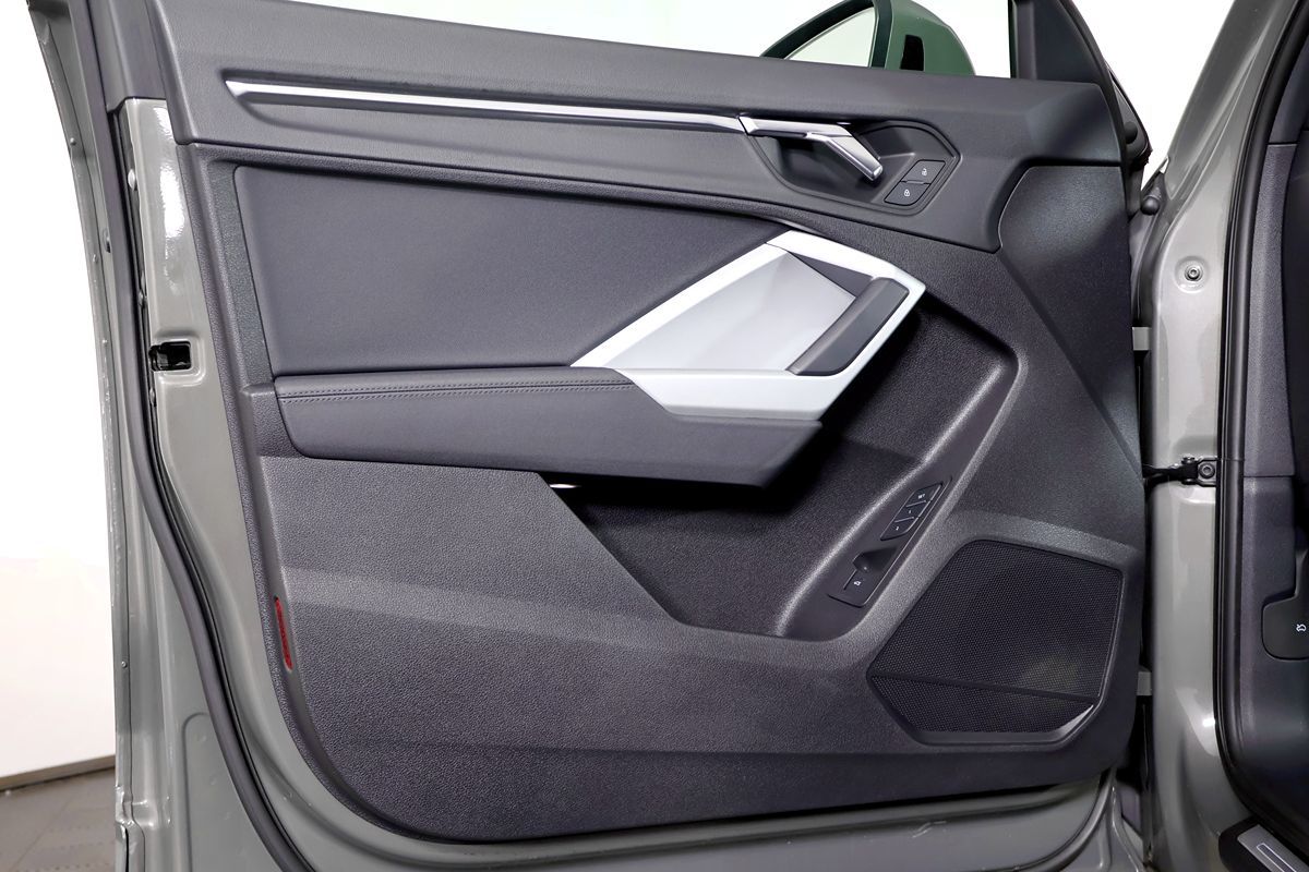 2022 Audi Q3 S line Premium Plus 45 TFSI photo 10
