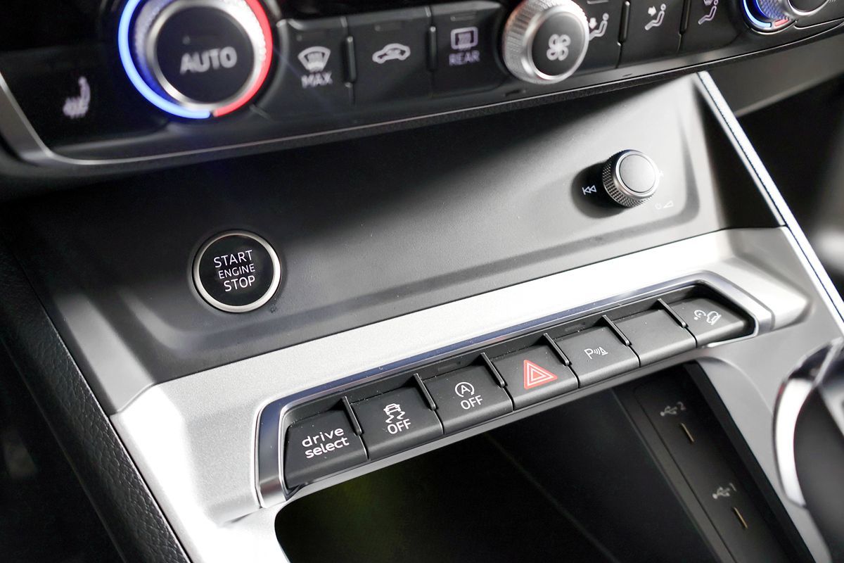 2022 Audi Q3 S line Premium Plus 45 TFSI photo 35