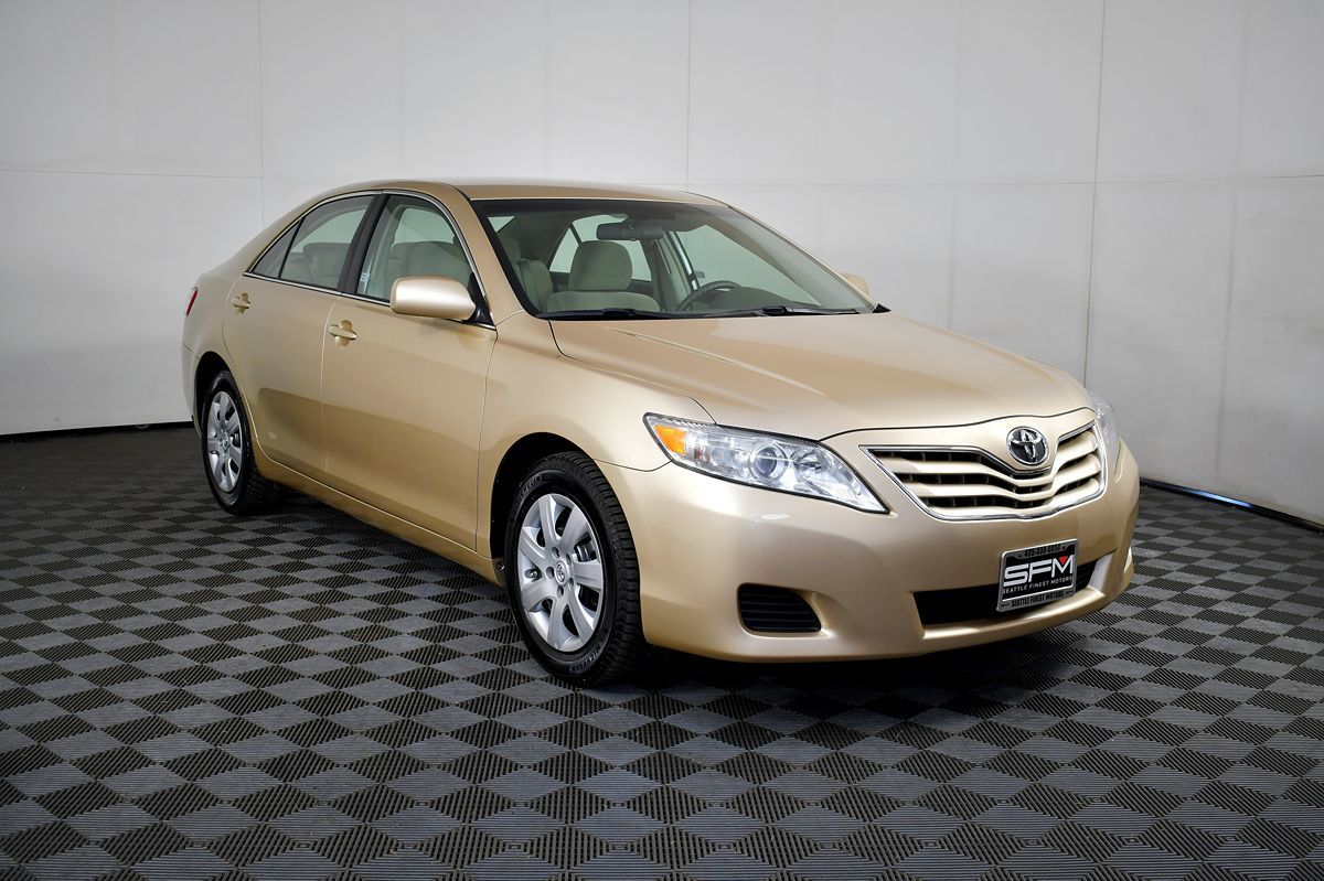 2010 Toyota Camry LE photo 5