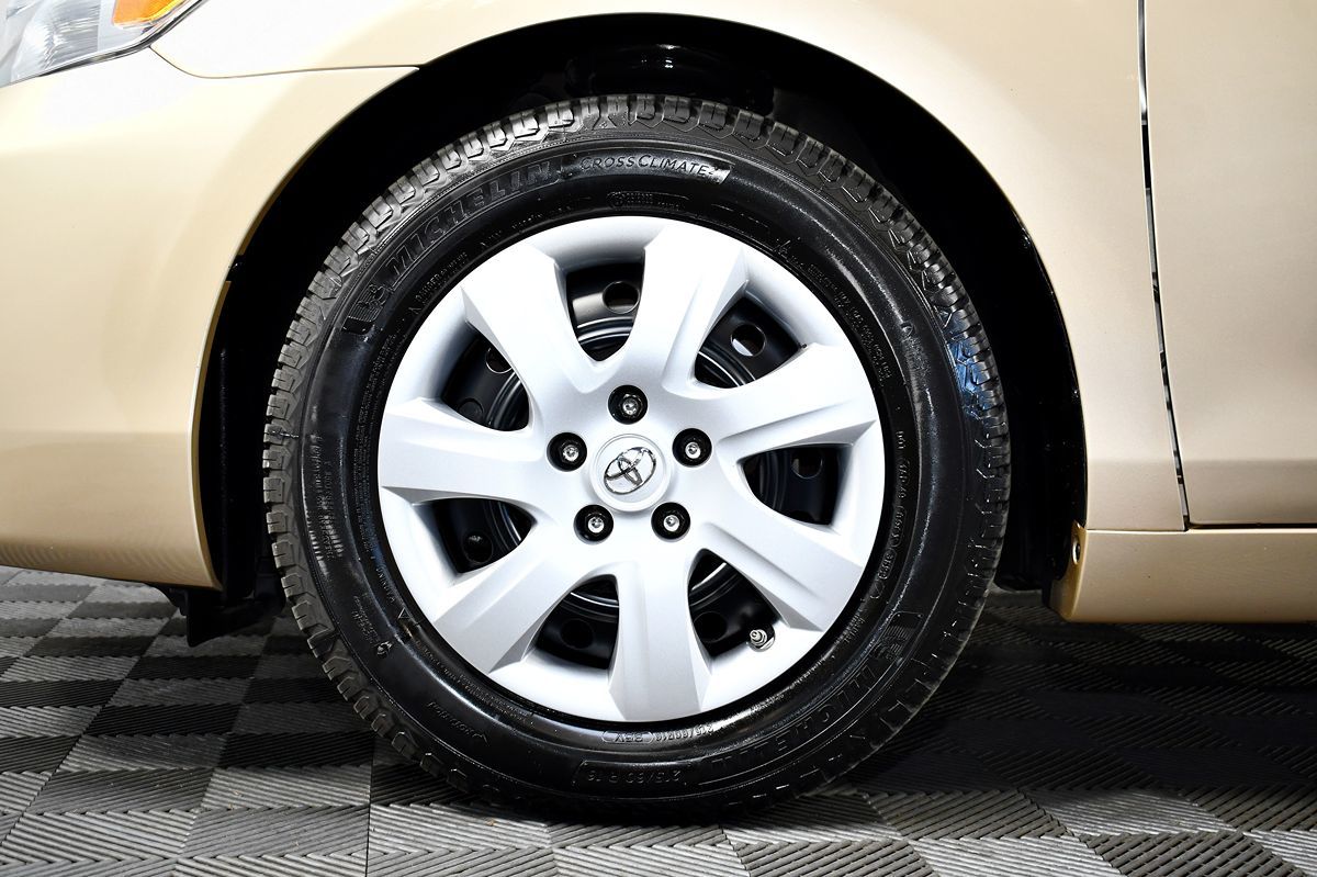 2010 Toyota Camry LE photo 40