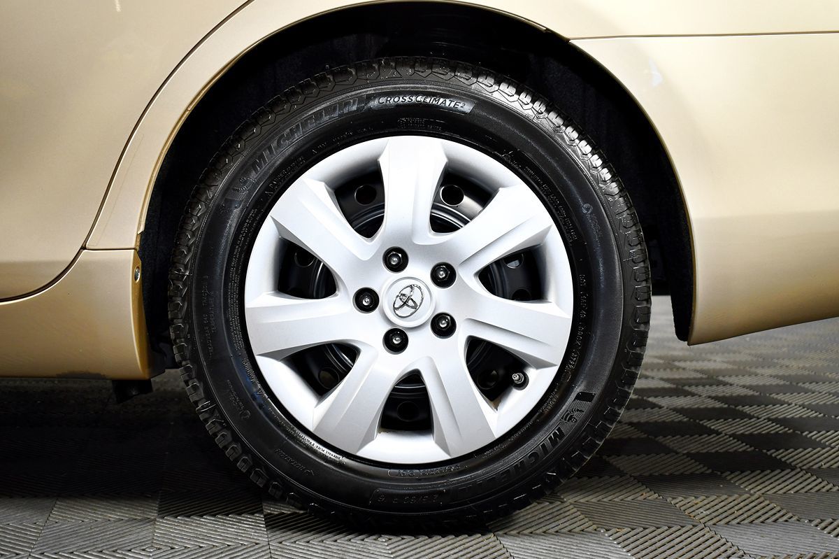 2010 Toyota Camry LE photo 41