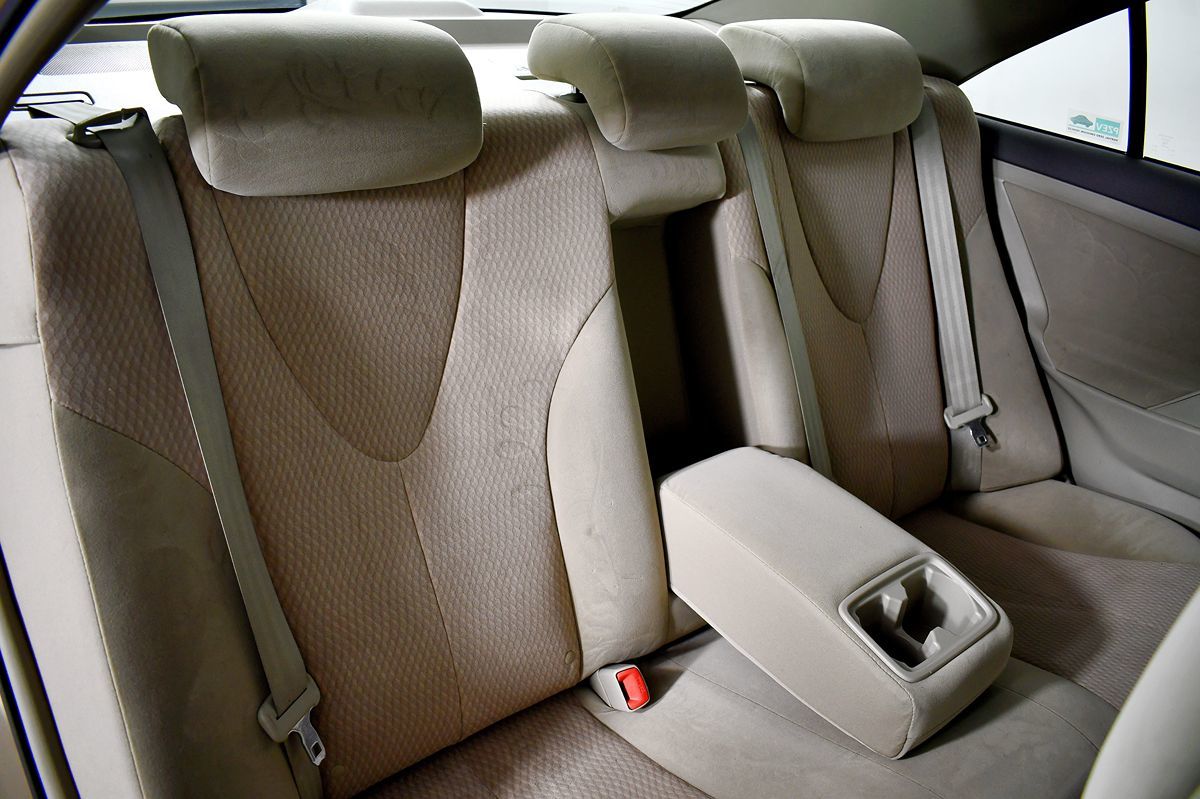 2010 Toyota Camry LE photo 34