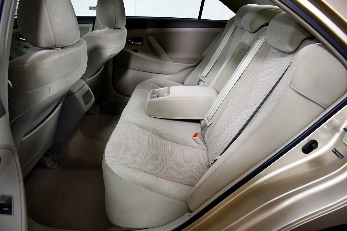 2010 Toyota Camry LE photo 36