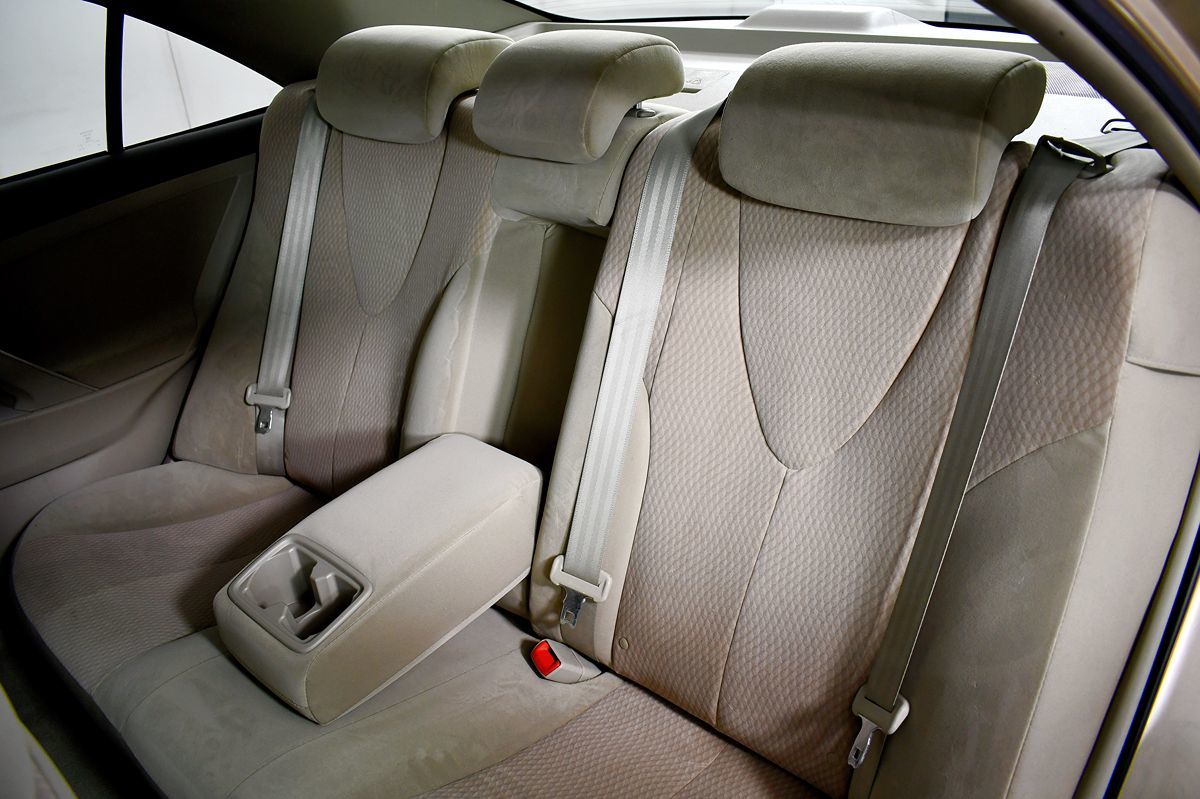 2010 Toyota Camry LE photo 37
