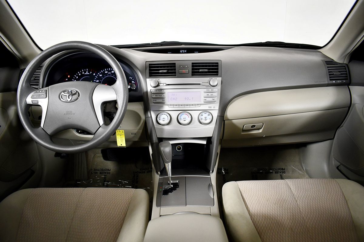 2010 Toyota Camry LE photo 21