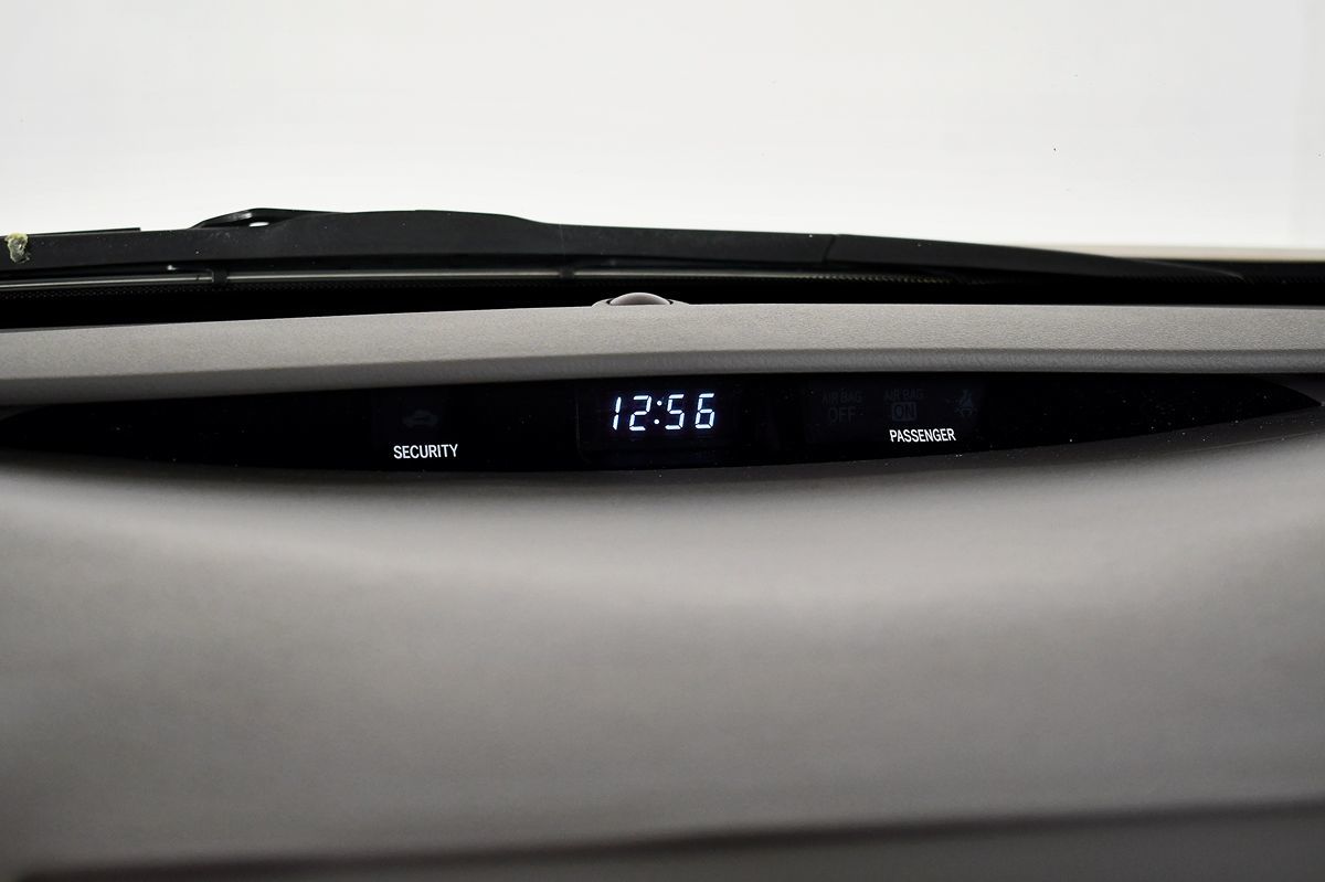 2010 Toyota Camry LE photo 29