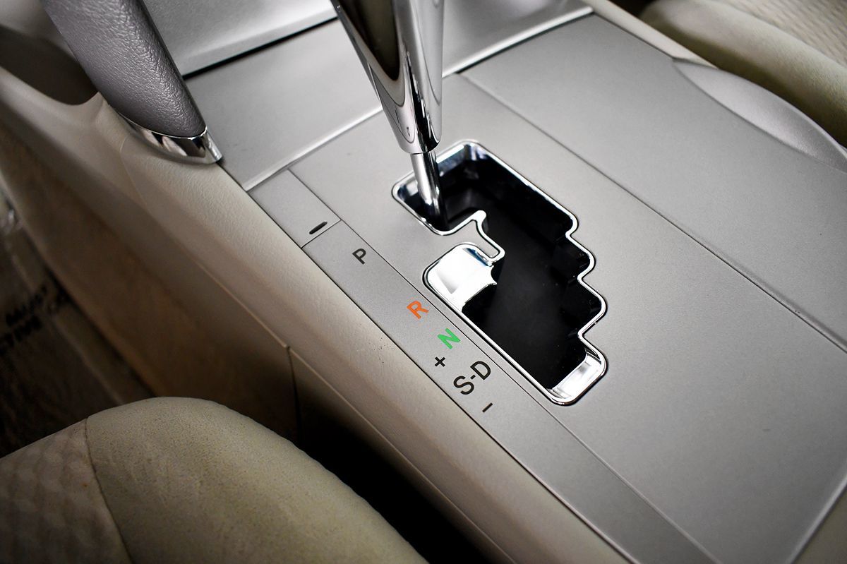 2010 Toyota Camry LE photo 28