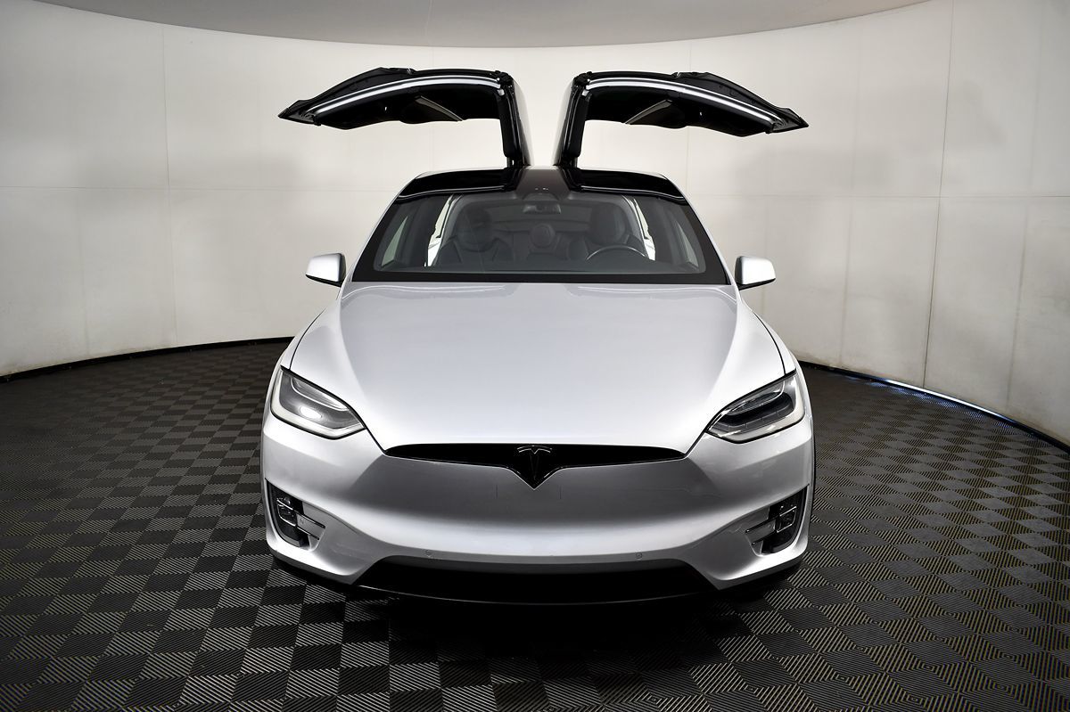 2018 Tesla Model X 100D photo 17