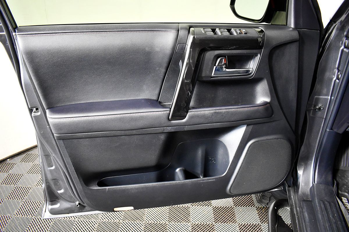 2020 Toyota 4Runner TRD Premium photo 14