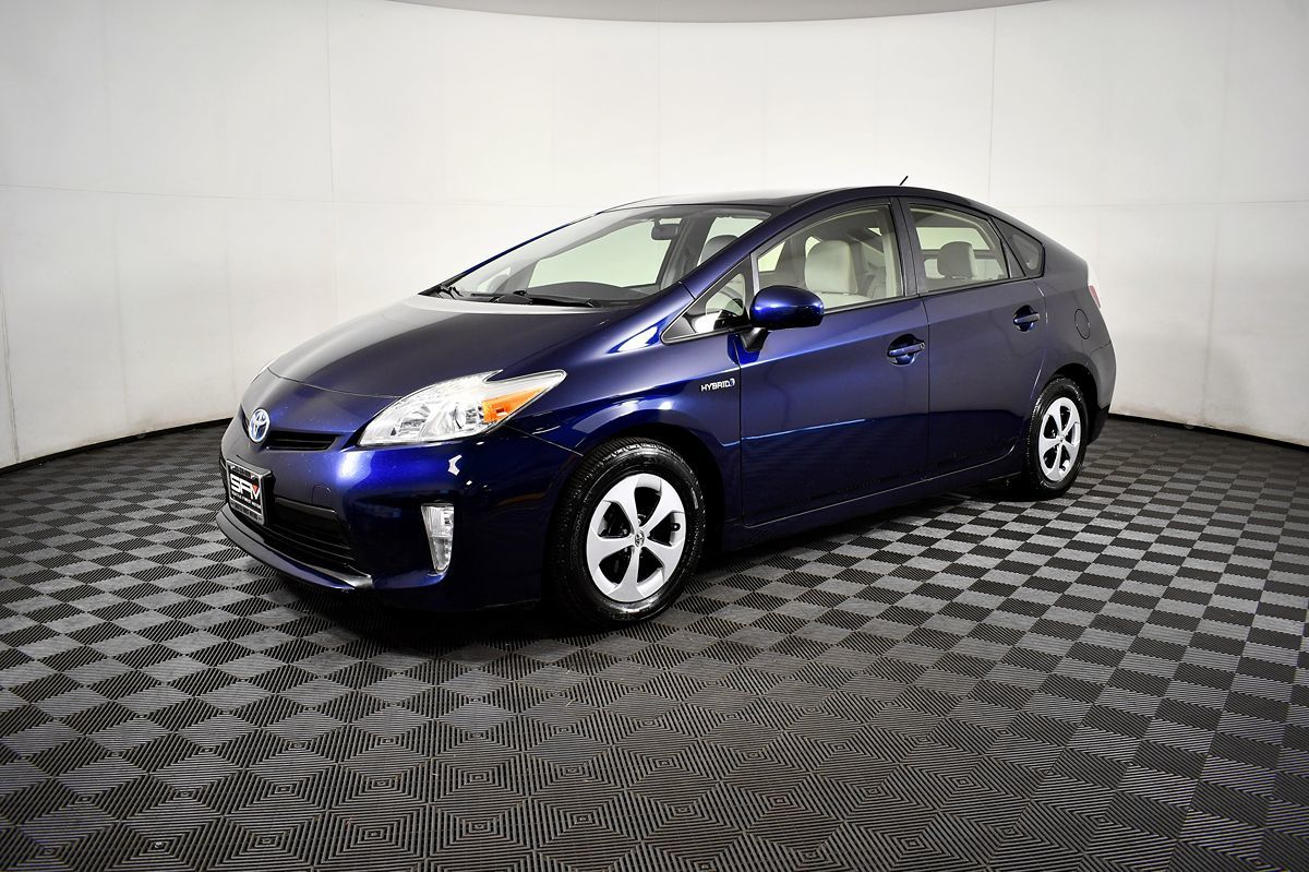 2014 Toyota Prius Two photo 2