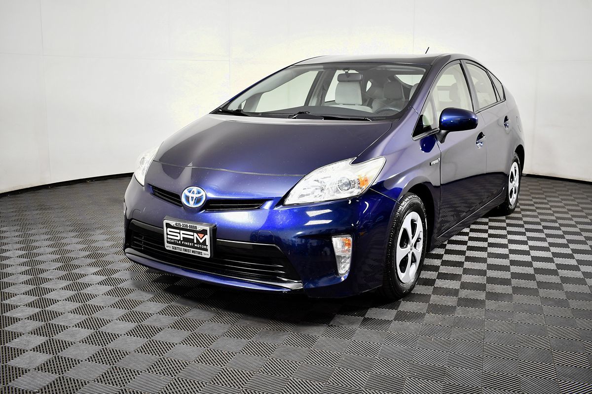 2014 Toyota Prius Two photo 3