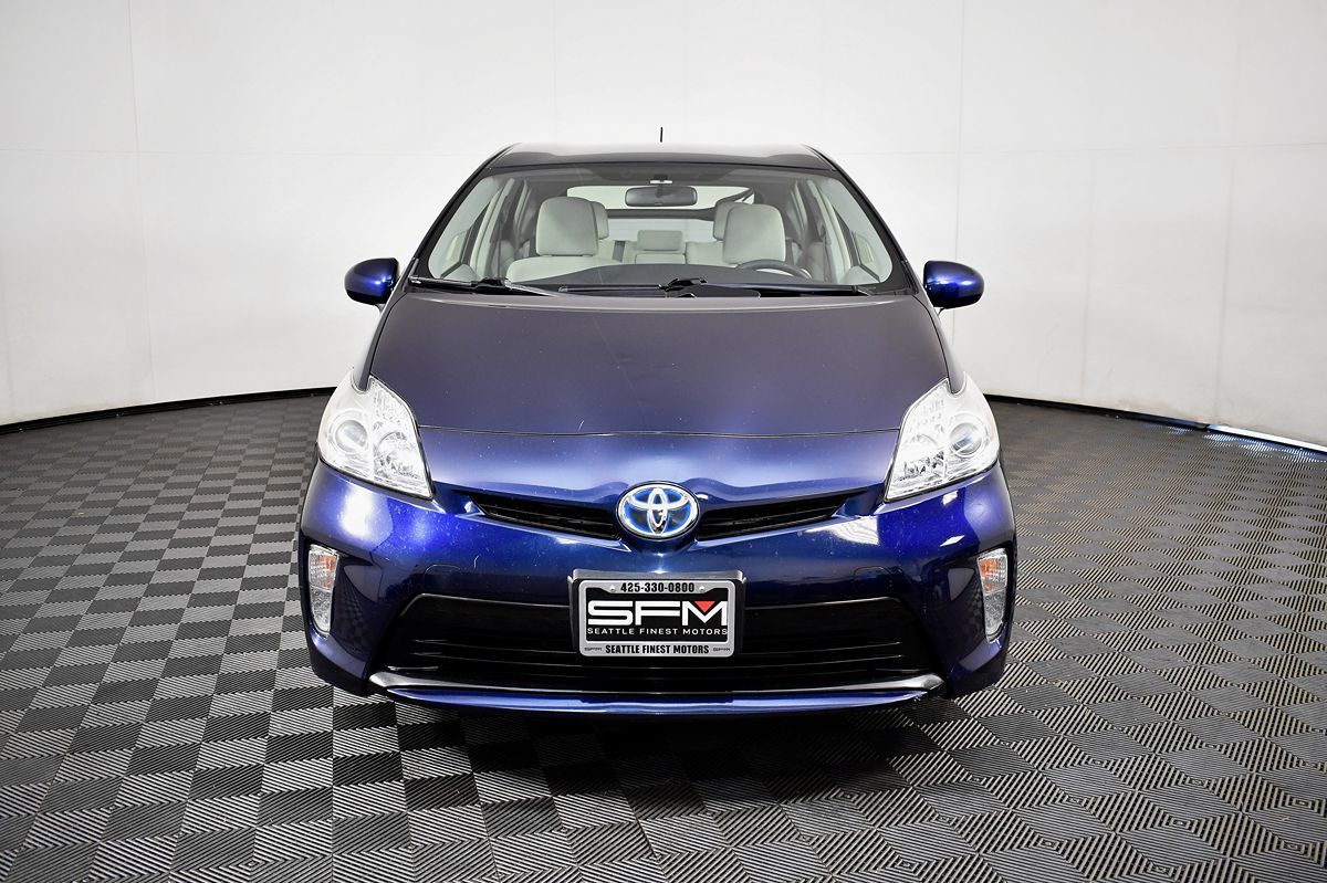 2014 Toyota Prius Two photo 4