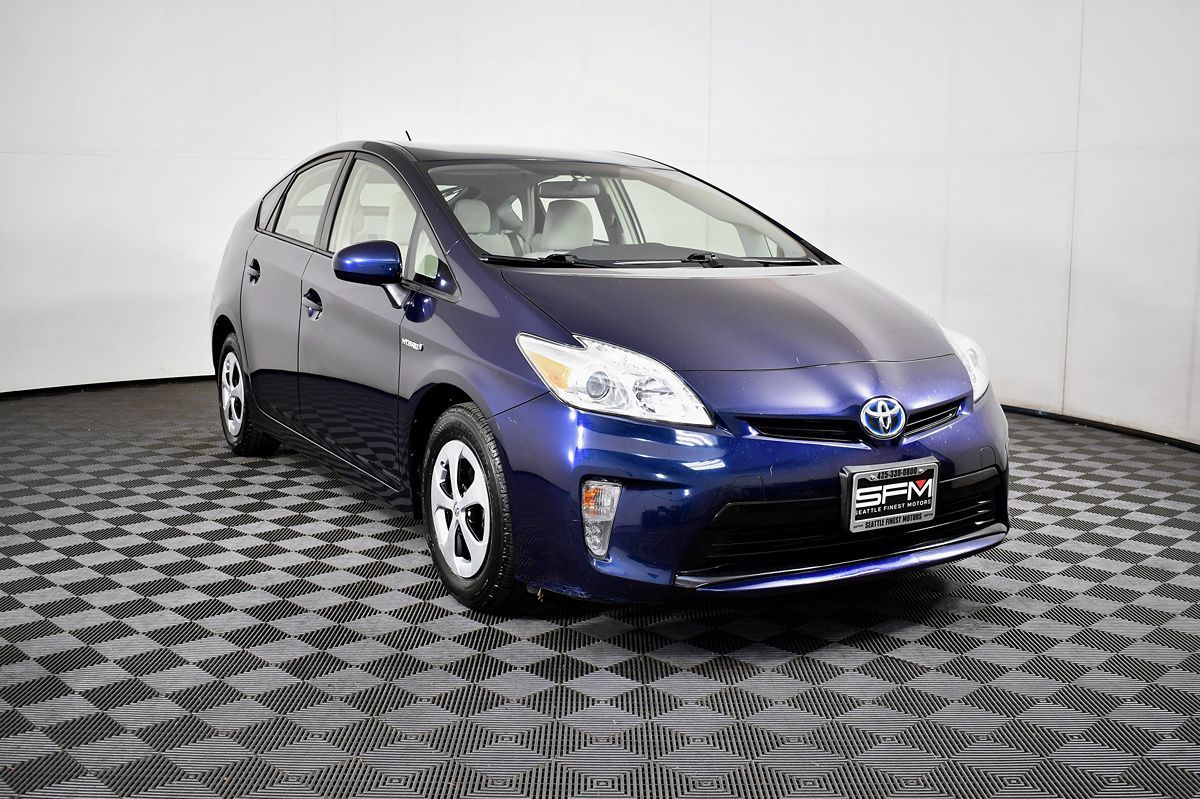 2014 Toyota Prius Two photo 5
