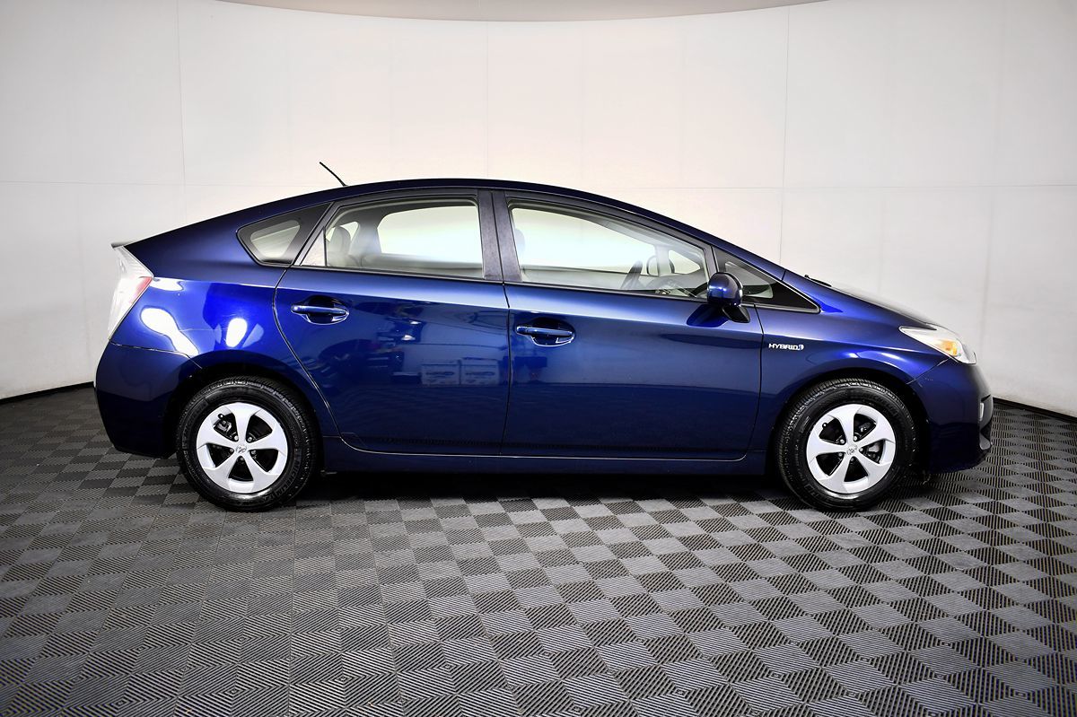 2014 Toyota Prius Two photo 7