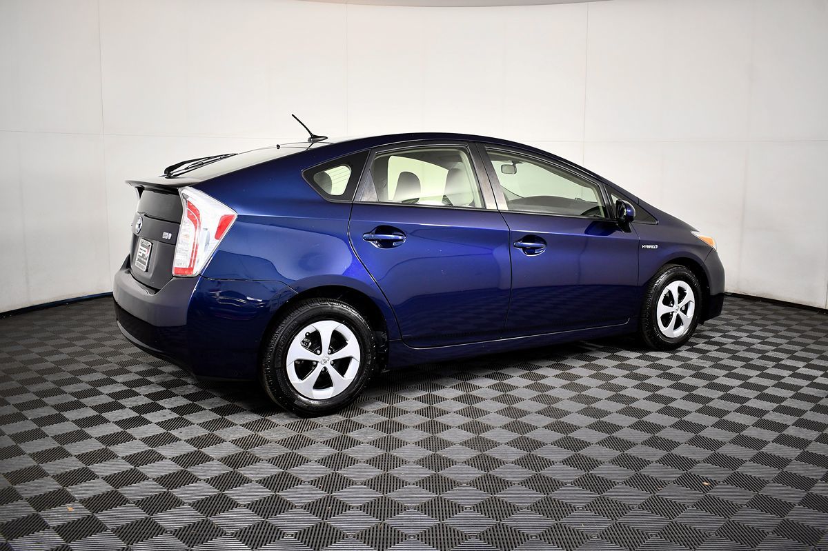 2014 Toyota Prius Two photo 8