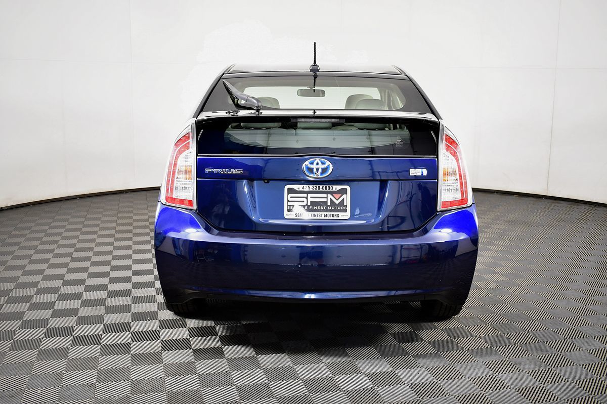 2014 Toyota Prius Two photo 10