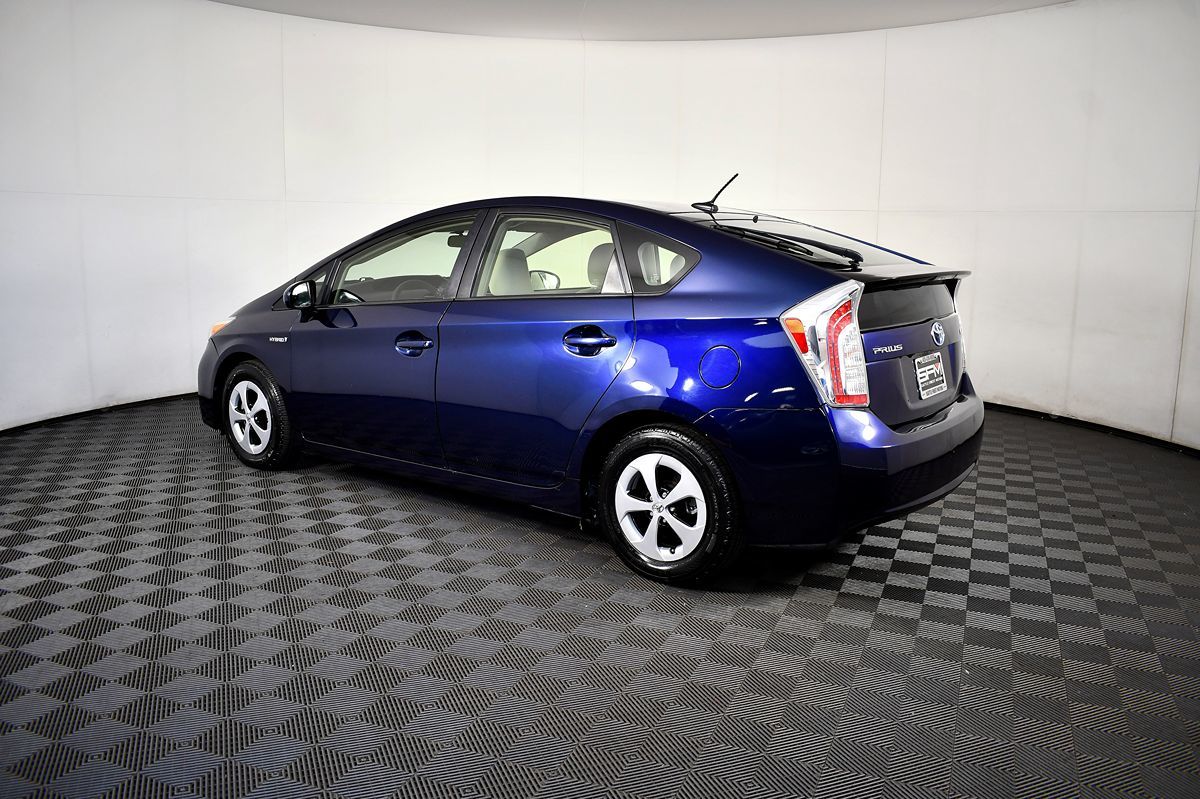 2014 Toyota Prius Two photo 12