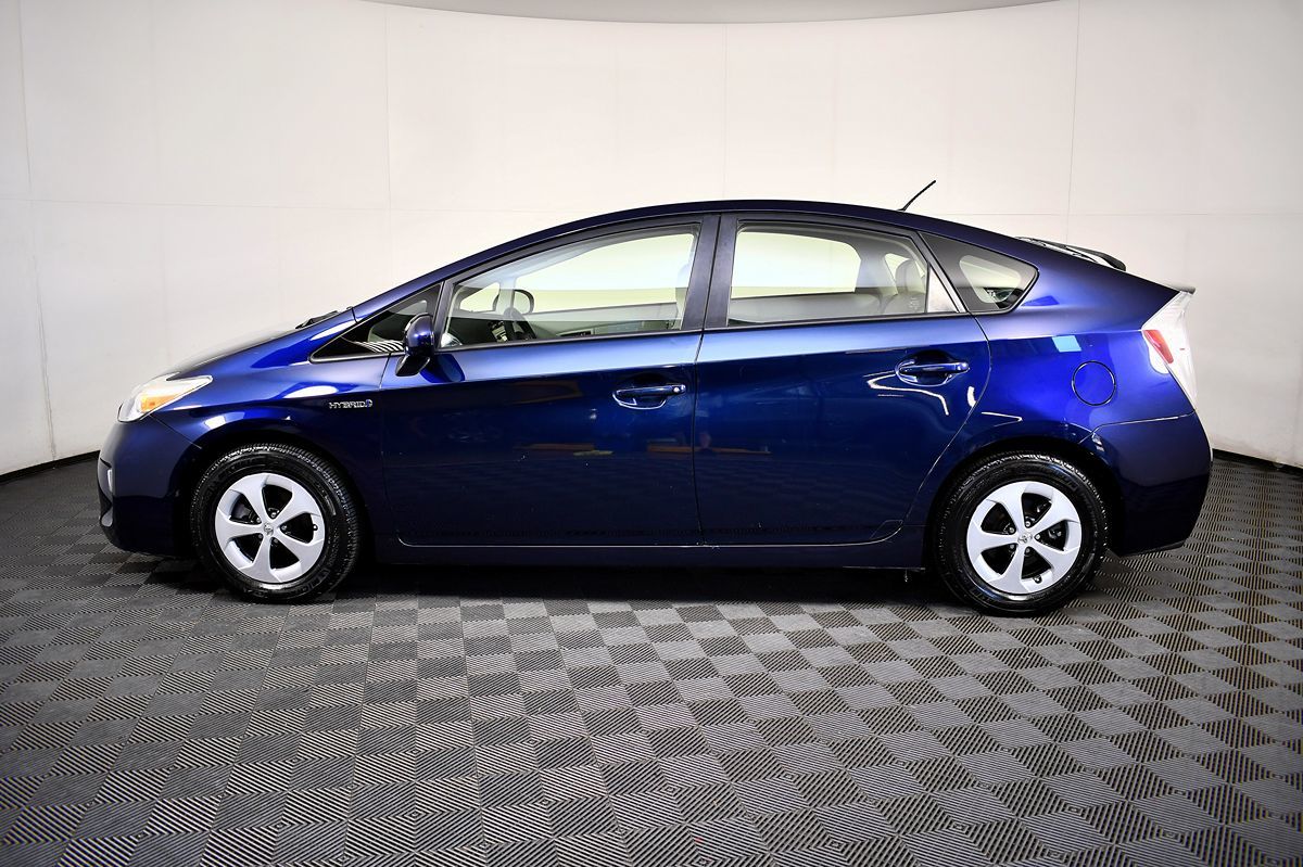 2014 Toyota Prius Two photo 13