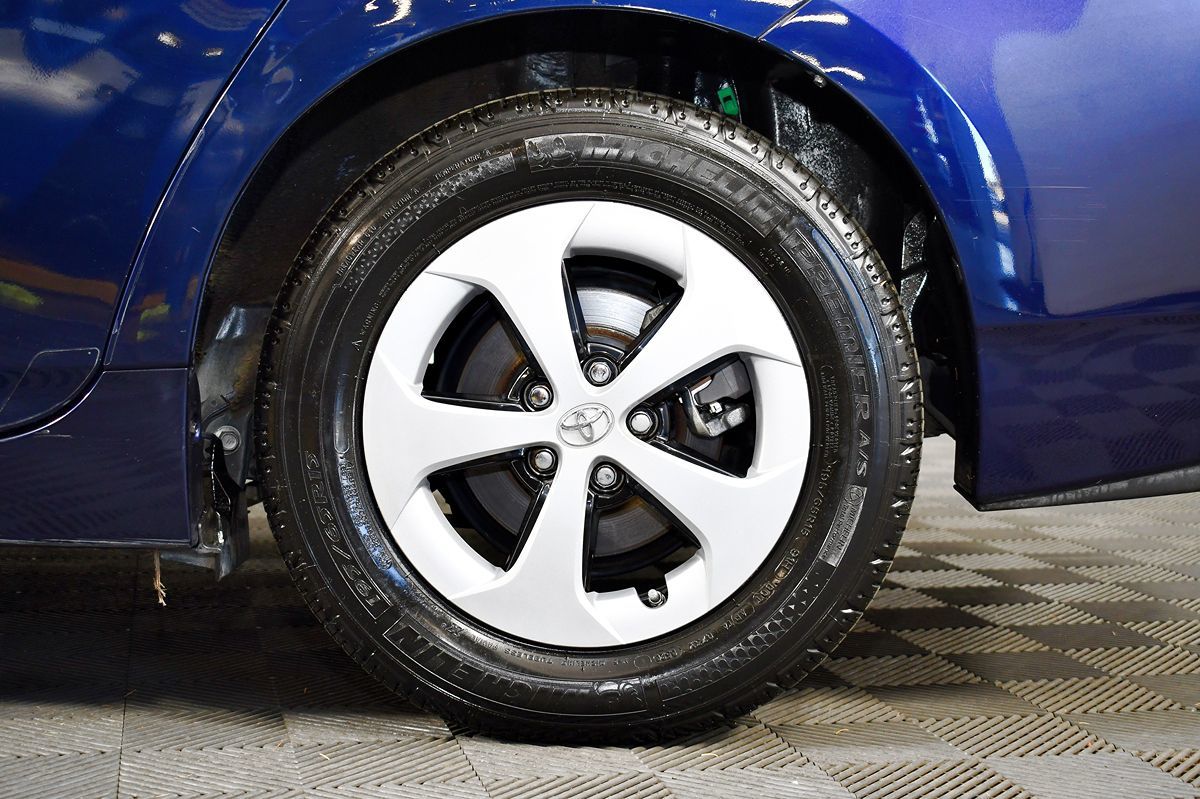 2014 Toyota Prius Two photo 46