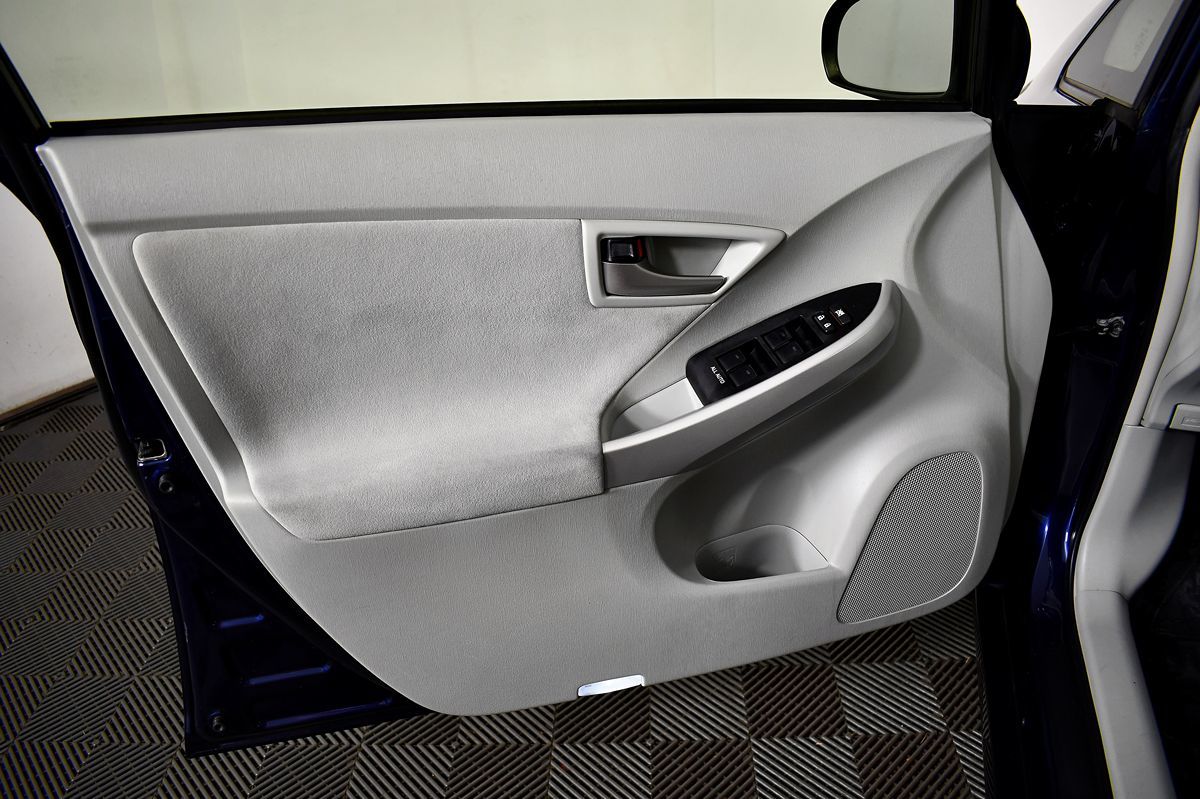 2014 Toyota Prius Two photo 15