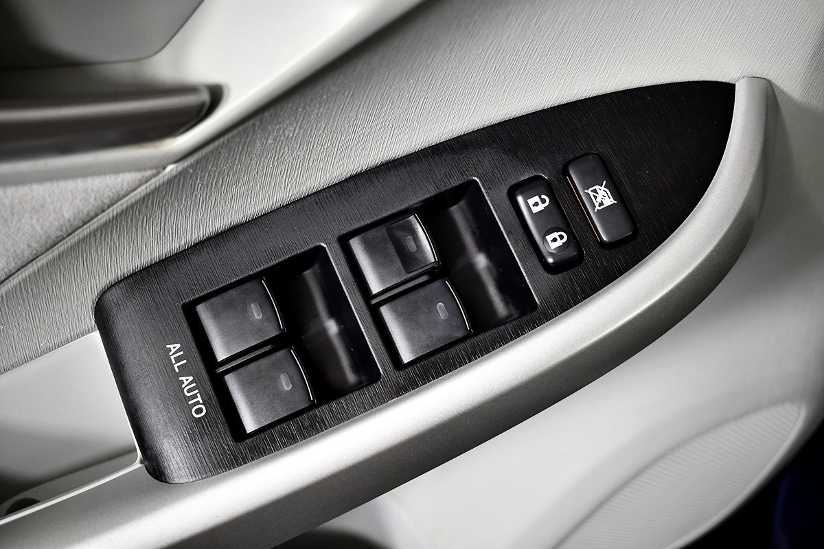2014 Toyota Prius Two photo 16