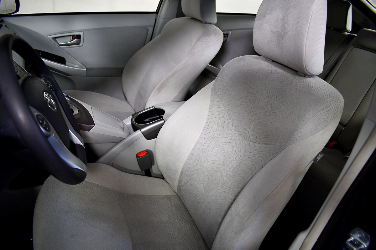 2014 Toyota Prius Two photo 18