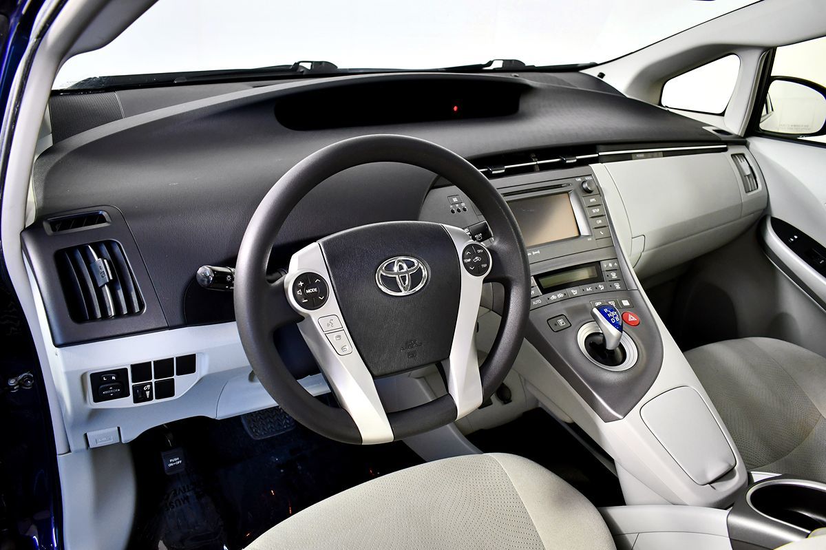 2014 Toyota Prius Two photo 19
