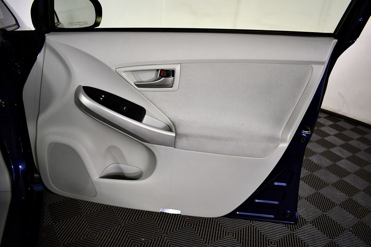 2014 Toyota Prius Two photo 34