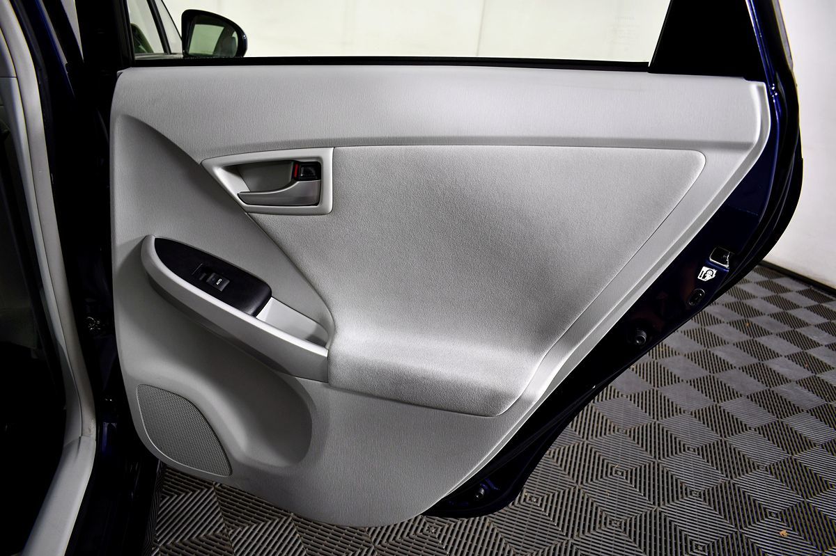 2014 Toyota Prius Two photo 37