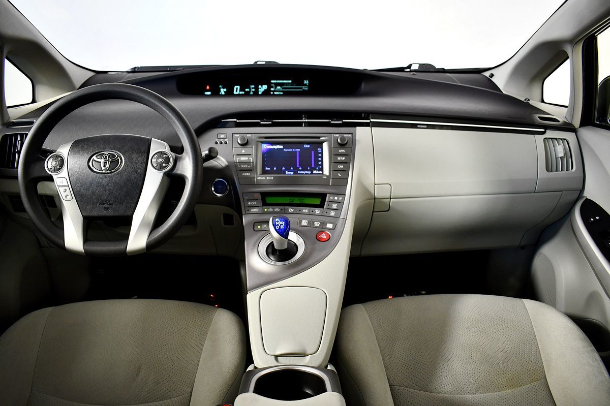 2014 Toyota Prius Two photo 20