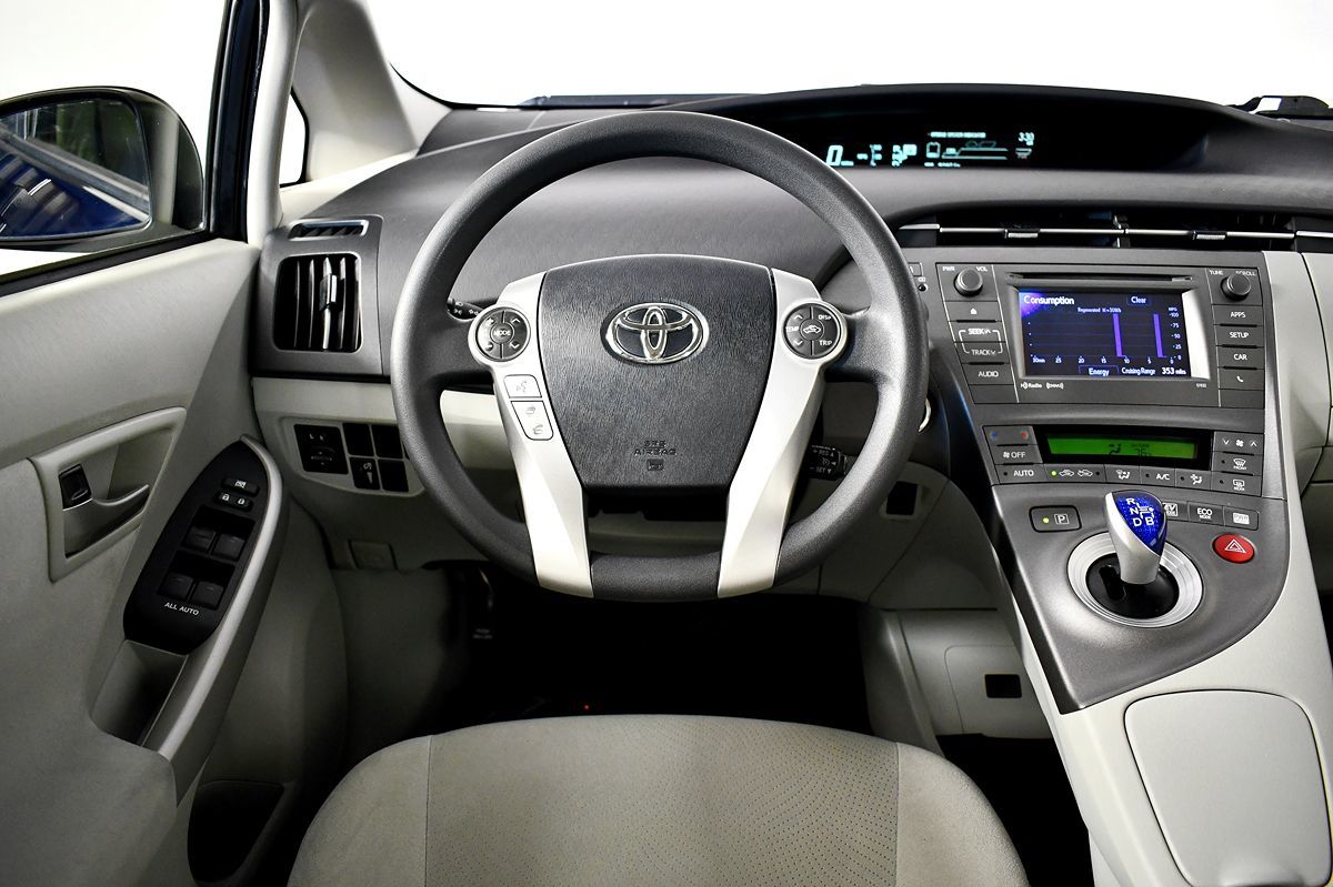 2014 Toyota Prius Two photo 21