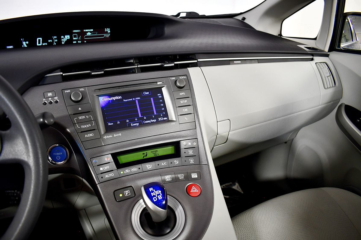 2014 Toyota Prius Two photo 26
