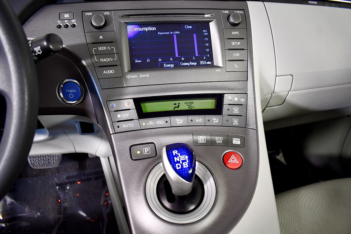 2014 Toyota Prius Two photo 27
