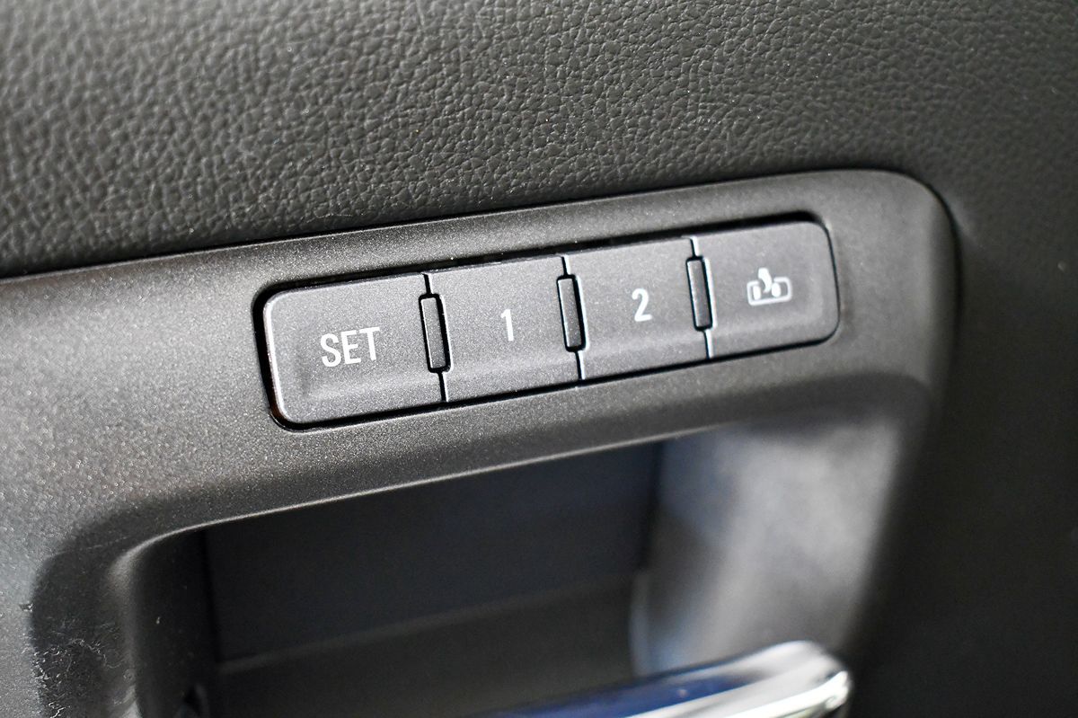 2017 Chevrolet Silverado 1500 LTZ photo 18
