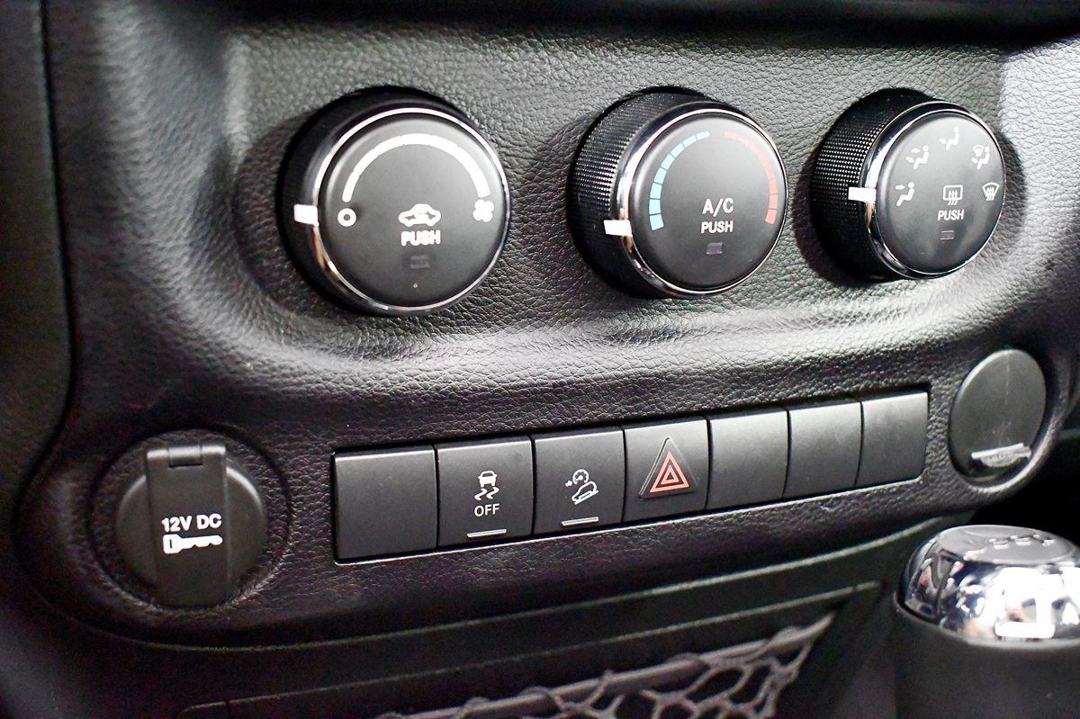 2016 Jeep Wrangler Sport photo 25
