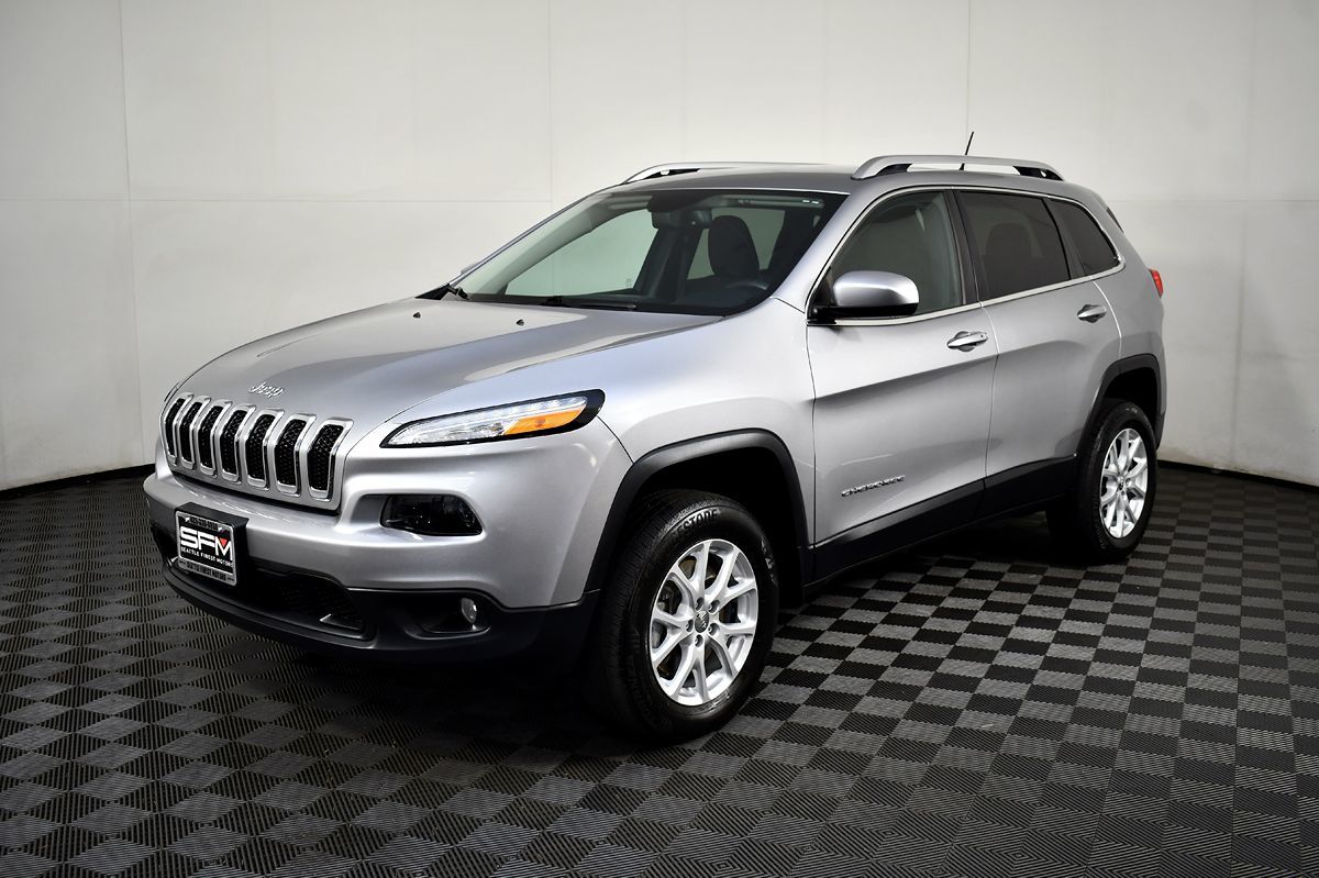 2015 Jeep Cherokee Latitude photo 2
