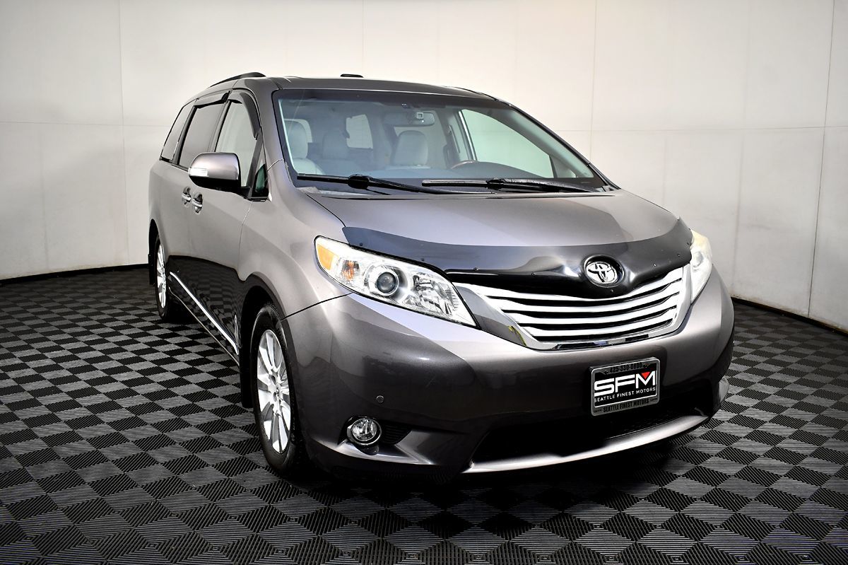 2014 Toyota Sienna XLE photo 4