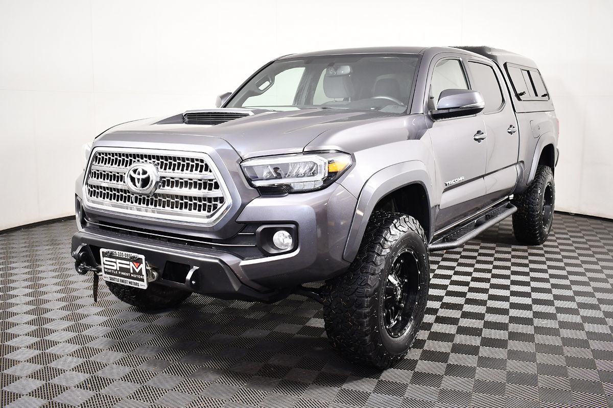 2017 Toyota Tacoma TRD Sport Double Cab V6 4x4 photo 3
