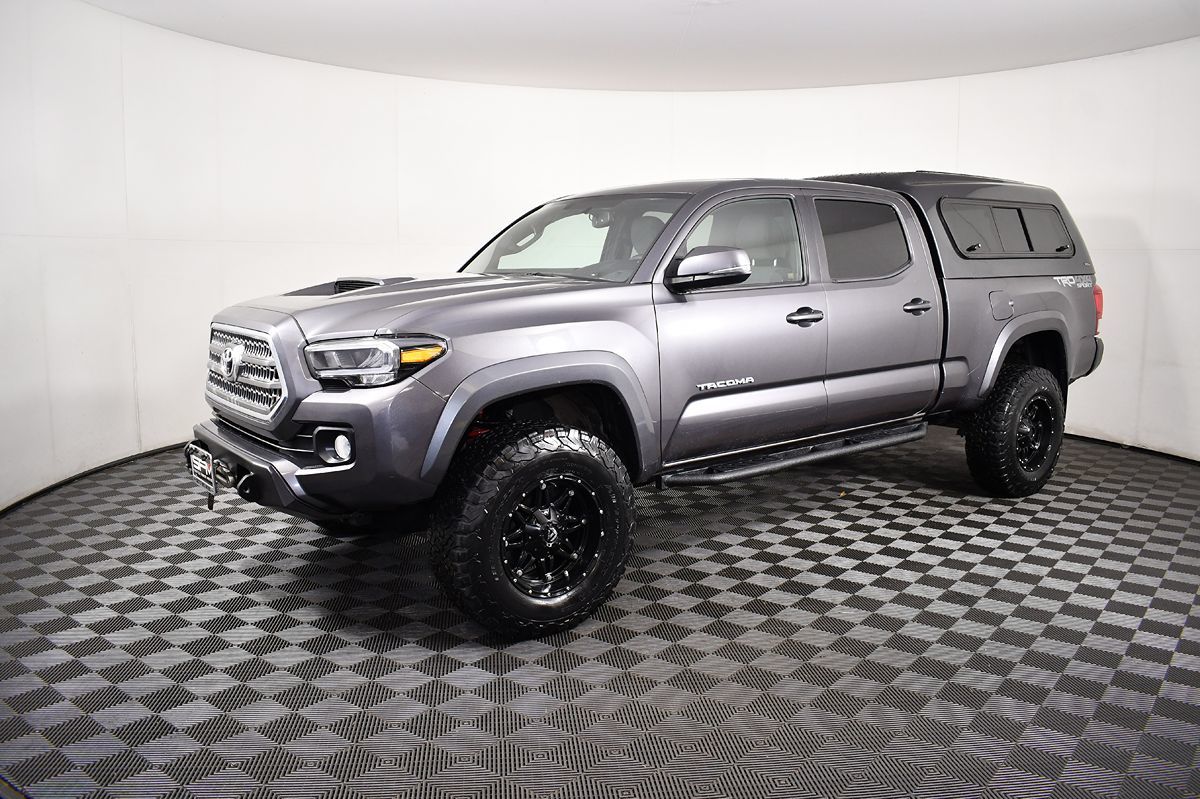 2017 Toyota Tacoma TRD Sport Double Cab V6 4x4 photo 2