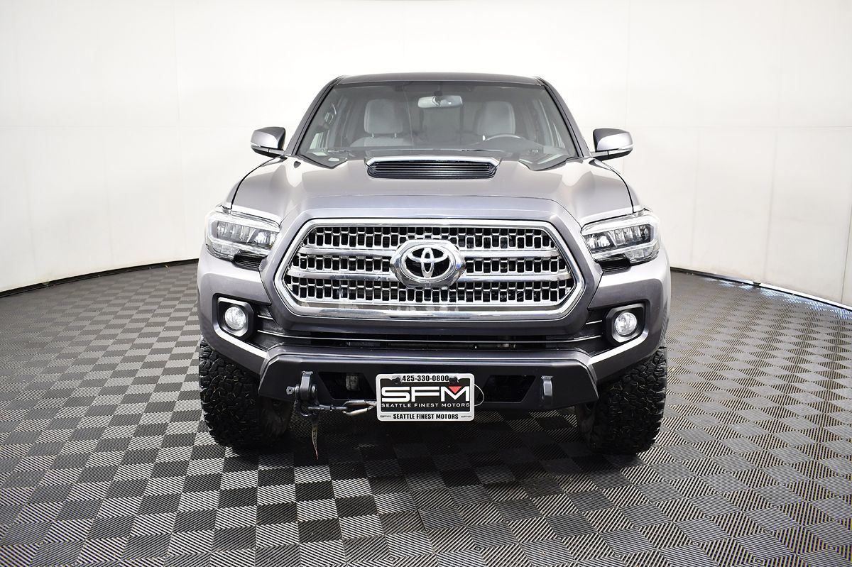 2017 Toyota Tacoma TRD Sport Double Cab V6 4x4 photo 4