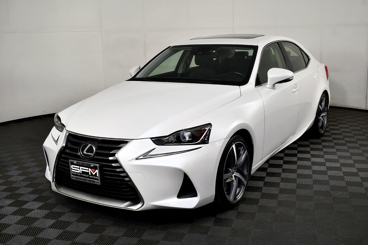 2017 Lexus IS 300 photo 4