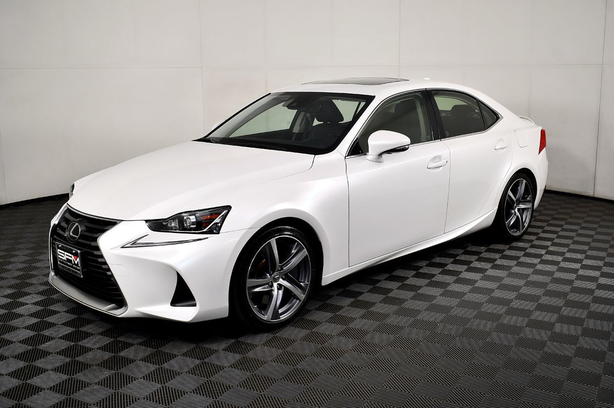 2017 Lexus IS 300 photo 3