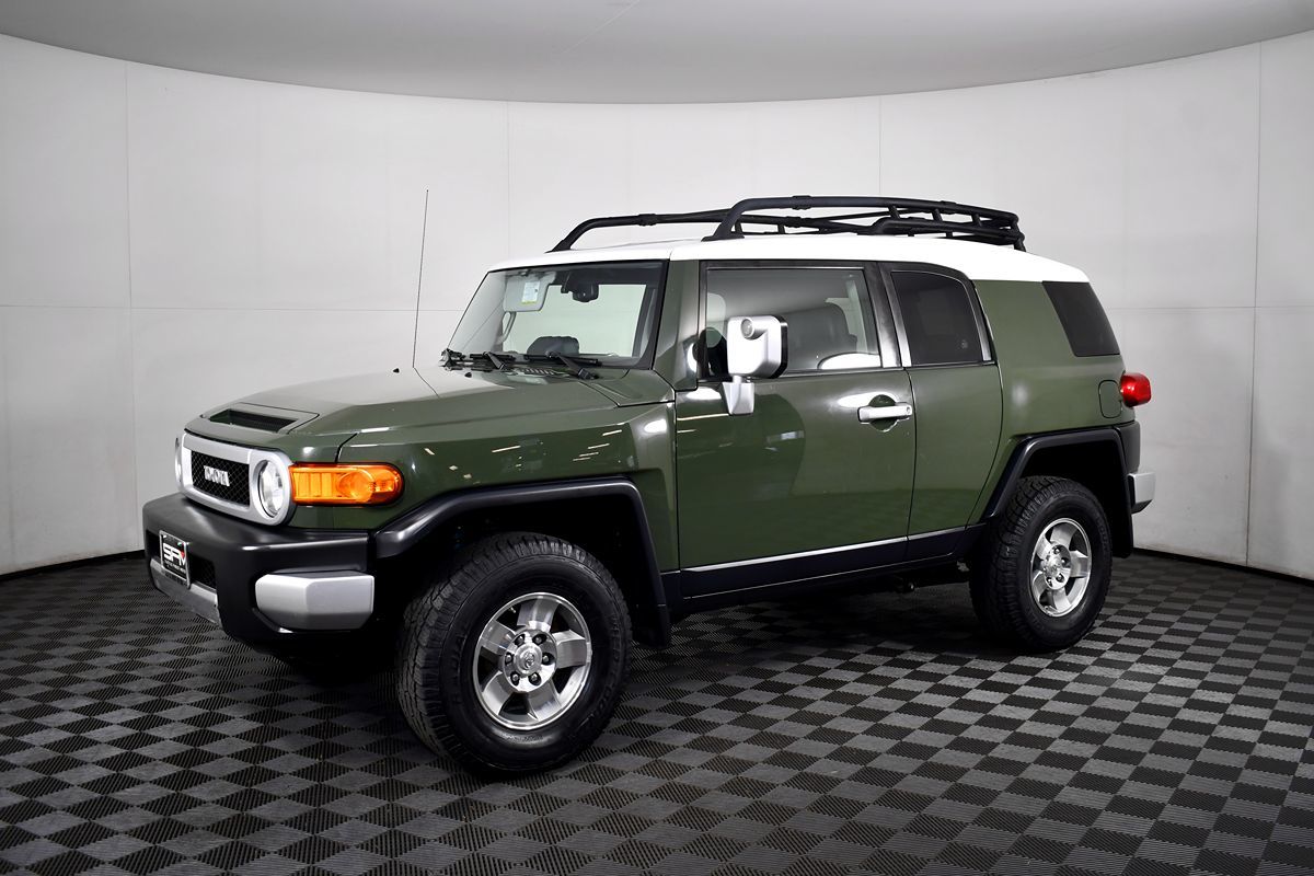 2010 Toyota FJ Cruiser Base photo 2