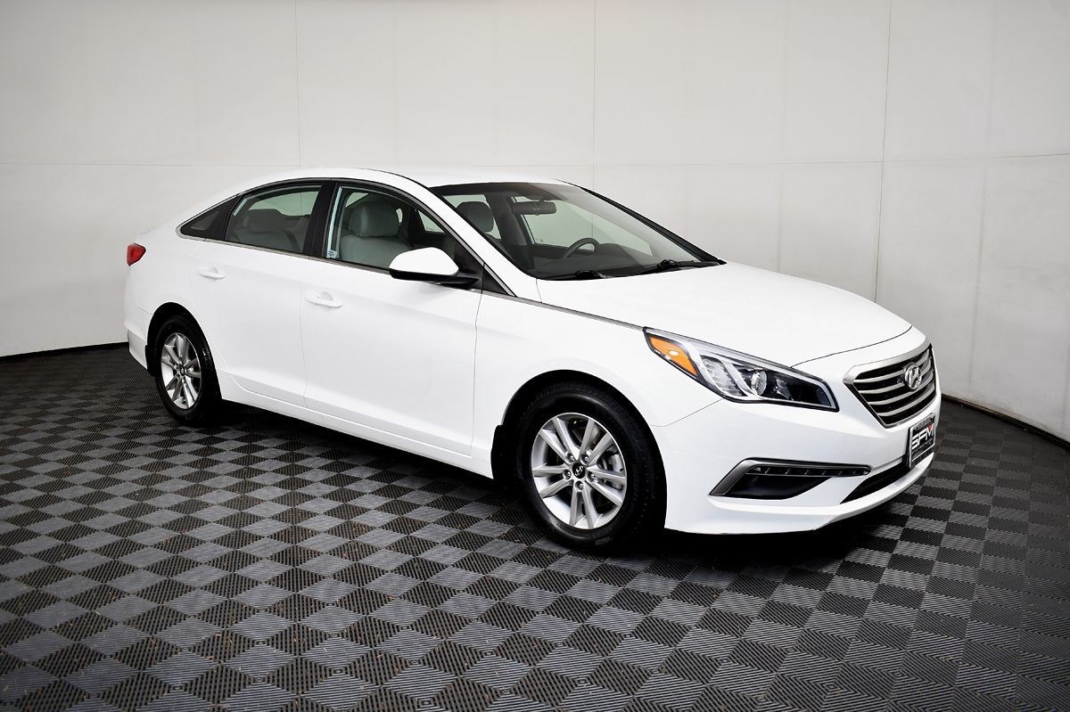 2015 Hyundai Sonata SE photo 3