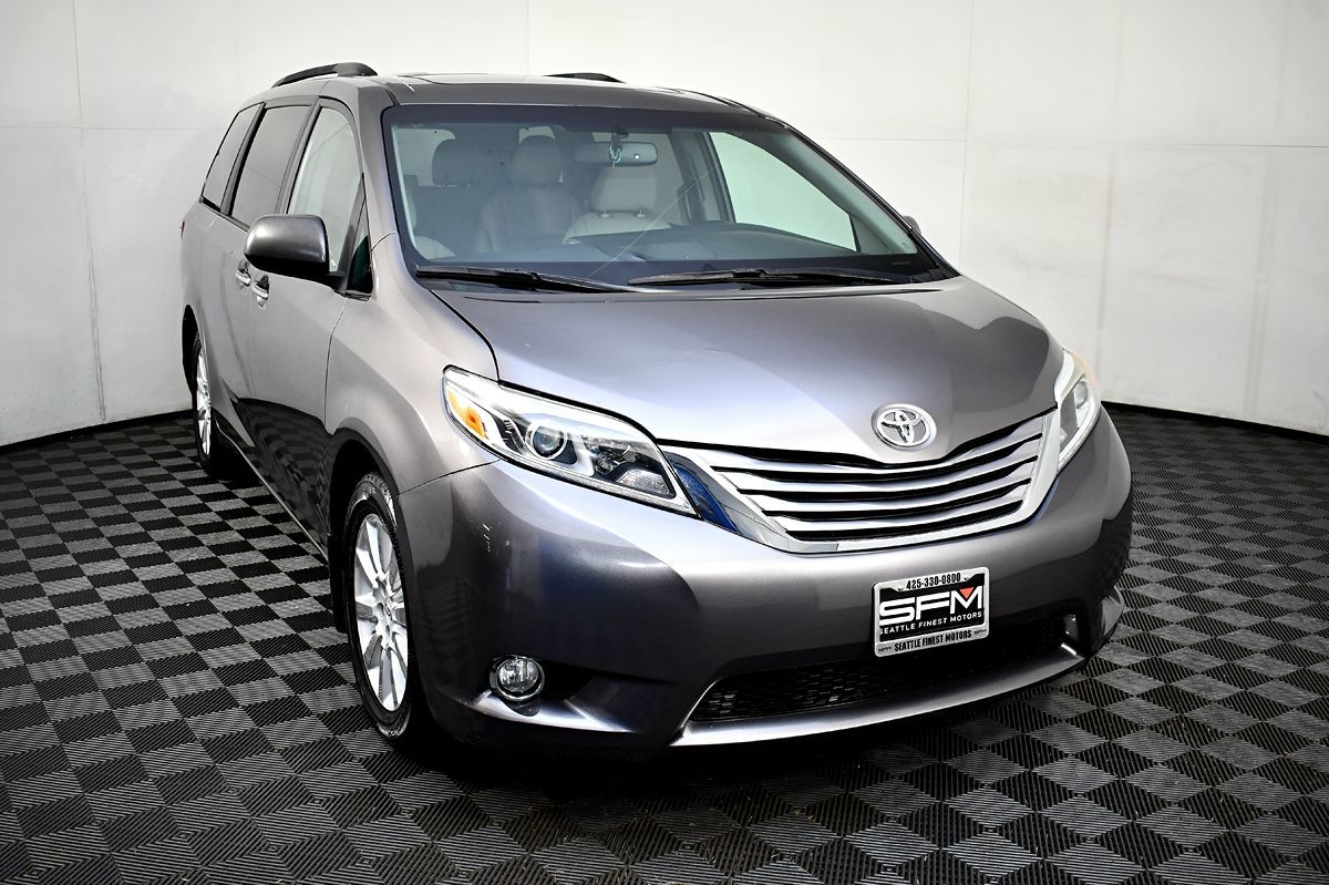 2015 Toyota Sienna XLE photo 4