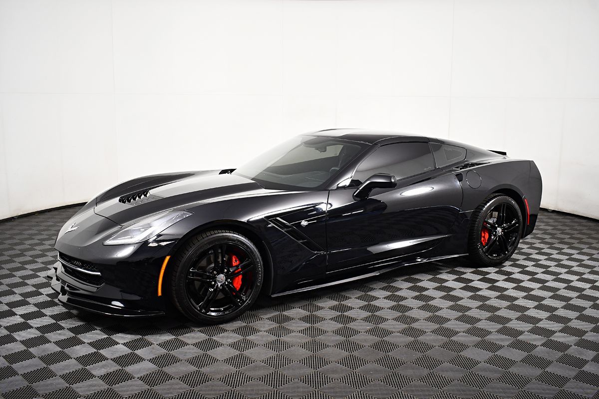 2016 Chevrolet Corvette 1LT photo 2