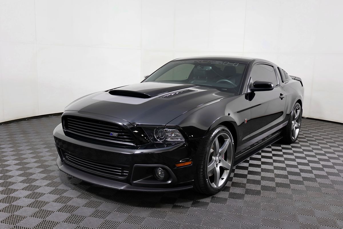 2014 Ford Mustang GT Premium photo 2