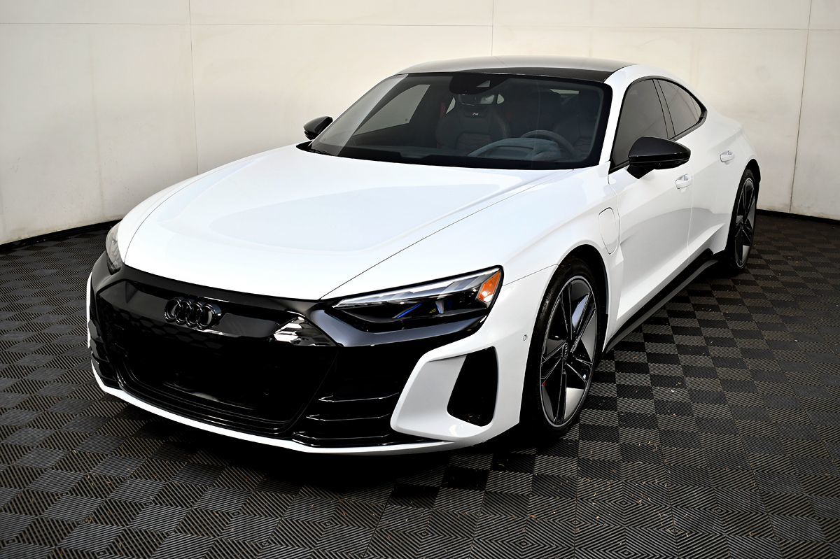 2022 Audi RS e-tron GT Base photo 2