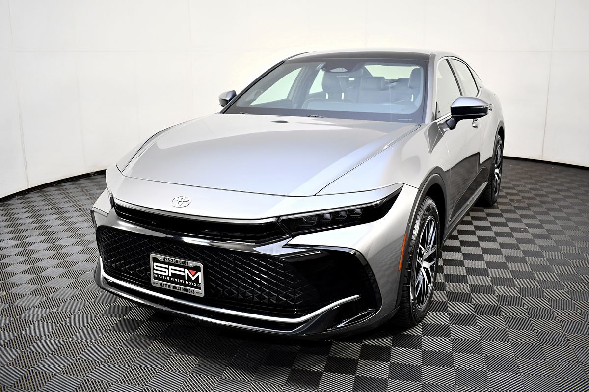 2023 Toyota Crown Platinum photo 2