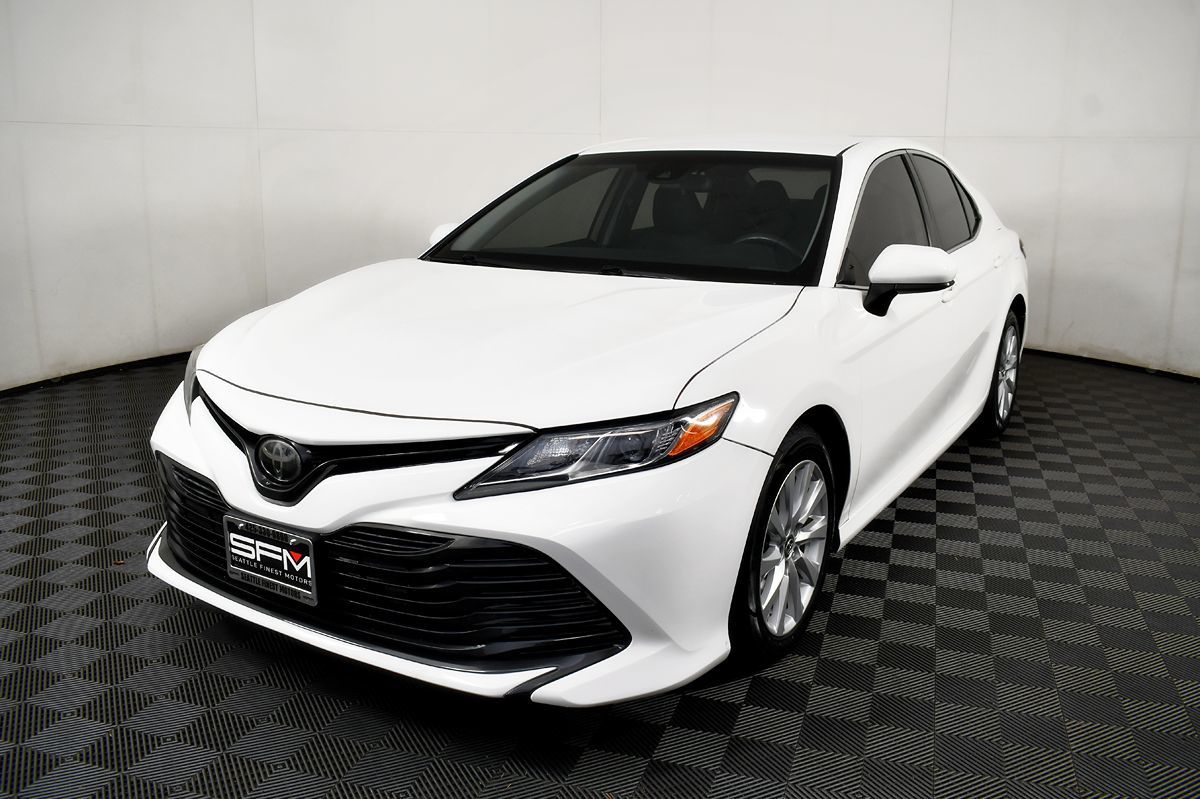 2018 Toyota Camry XLE XSE photo 2